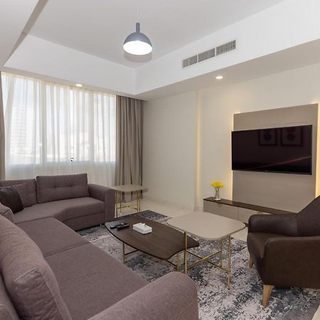 Platinum Coast Hotel Apartments ฟูไจราห์ ภายนอก รูปภาพ Living room