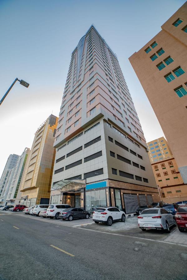 Platinum Coast Hotel Apartments ฟูไจราห์ ภายนอก รูปภาพ The hotel in 2016