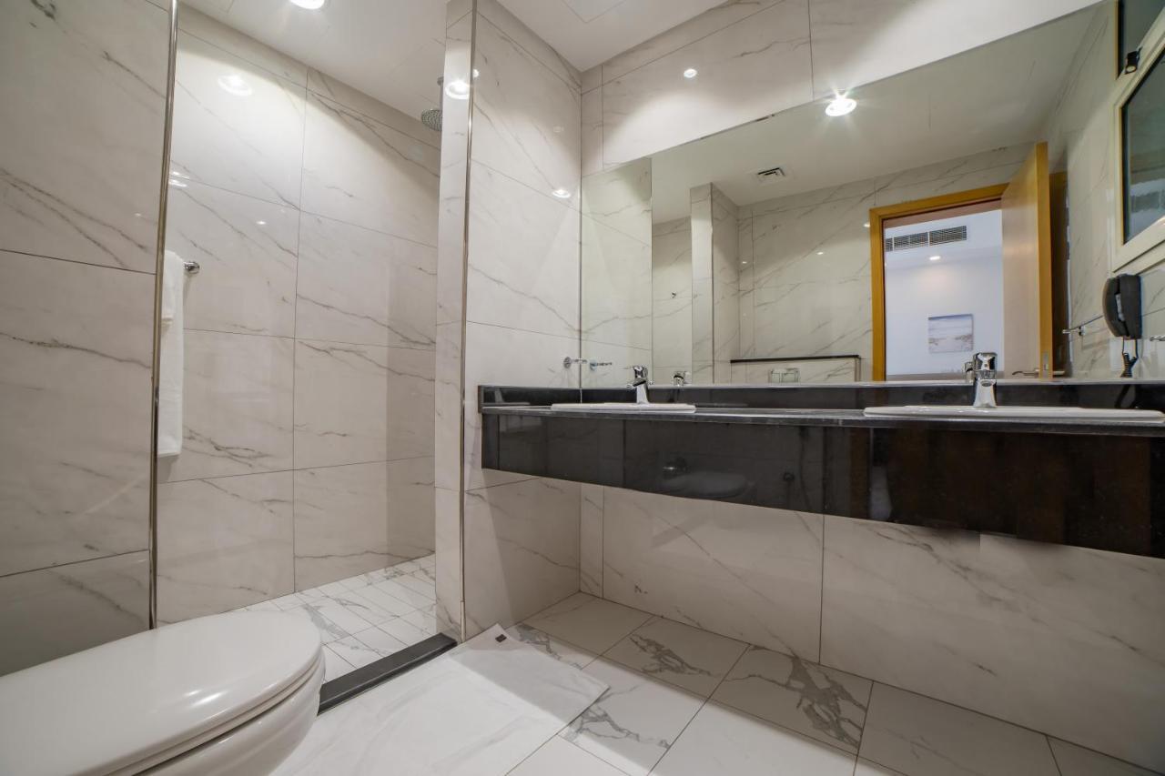 Platinum Coast Hotel Apartments ฟูไจราห์ ภายนอก รูปภาพ Bathroom