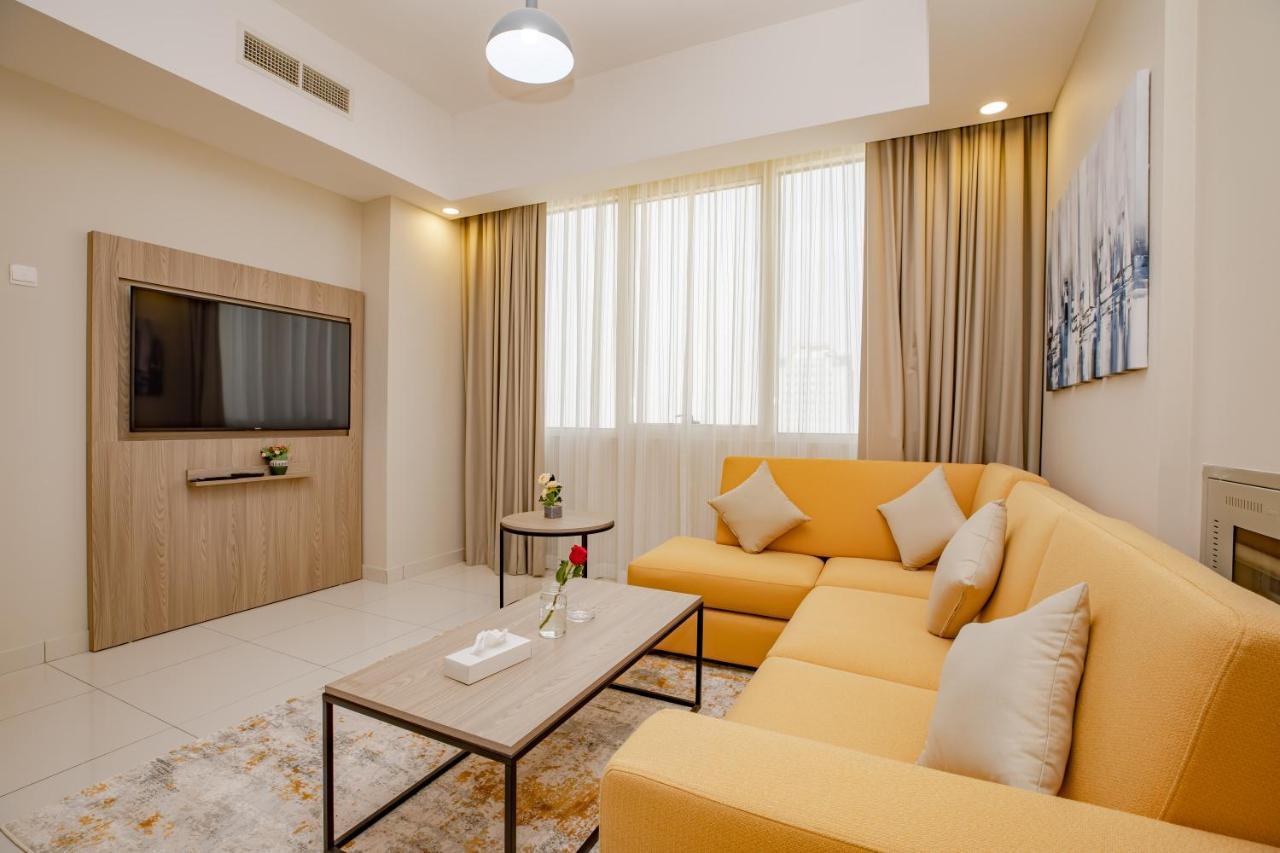 Platinum Coast Hotel Apartments ฟูไจราห์ ภายนอก รูปภาพ Living room