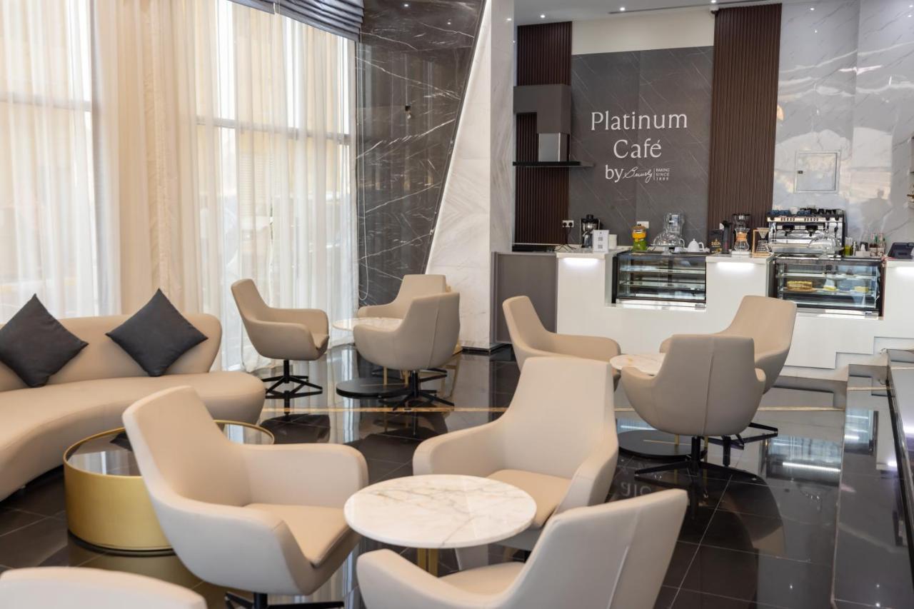 Platinum Coast Hotel Apartments ฟูไจราห์ ภายนอก รูปภาพ Platinum Cafe