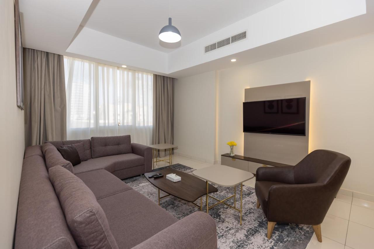 Platinum Coast Hotel Apartments ฟูไจราห์ ภายนอก รูปภาพ Living room