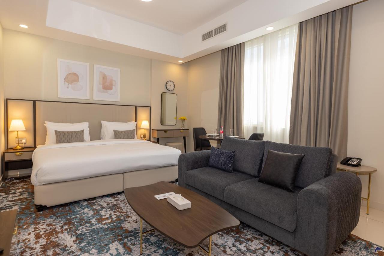 Platinum Coast Hotel Apartments ฟูไจราห์ ภายนอก รูปภาพ A room at the hotel