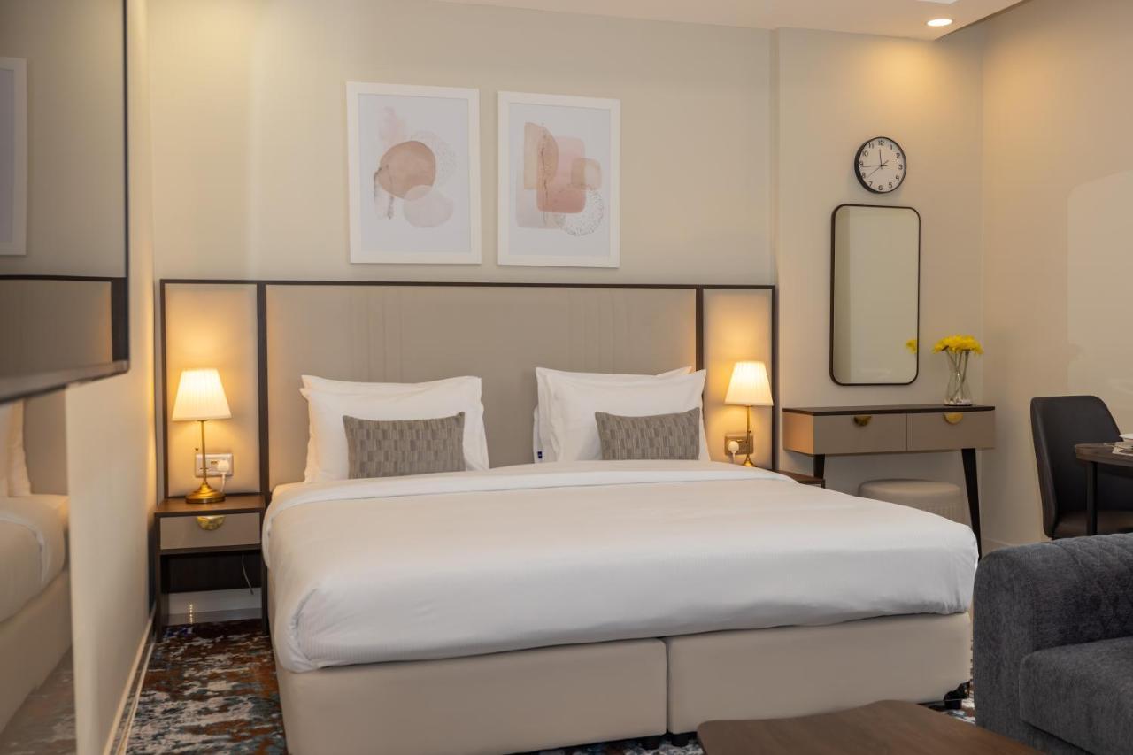 Platinum Coast Hotel Apartments ฟูไจราห์ ภายนอก รูปภาพ A bedroom at the hotel
